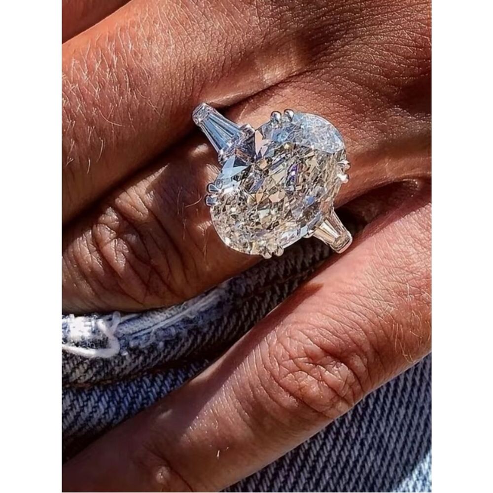 🩶 Classic Oval-Cut CZ Diamond 5 carat Ring Silver plated 🩶